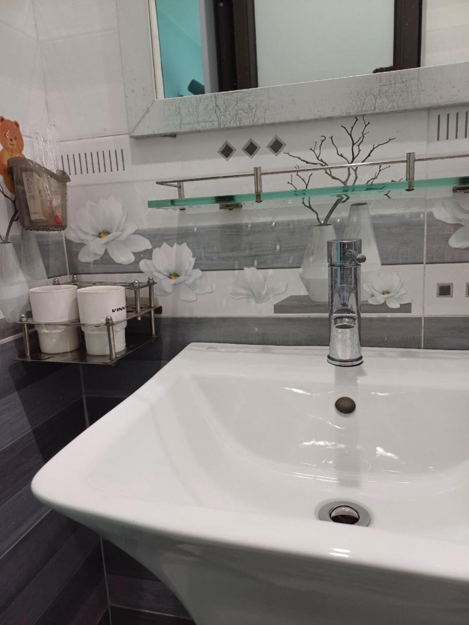 Hotel Hoa Ban Ha Noi Ханой Экстерьер фото