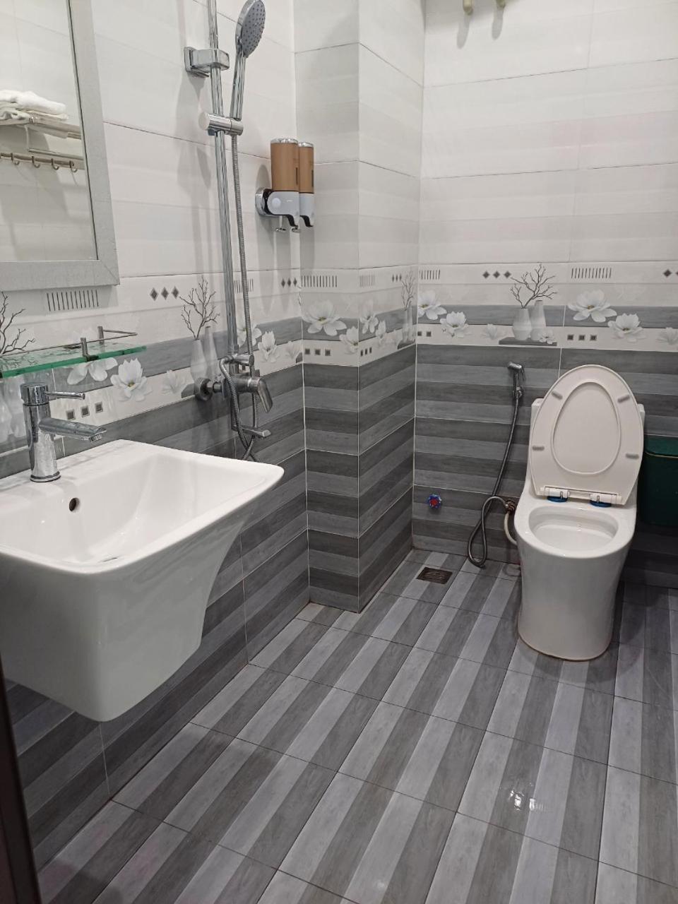Hotel Hoa Ban Ha Noi Ханой Экстерьер фото